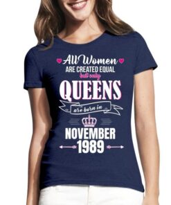 Tamsiai mėlyni moteriški trumpomis rankovėmis medvilniniai marškinėliai su spauda Queens are born